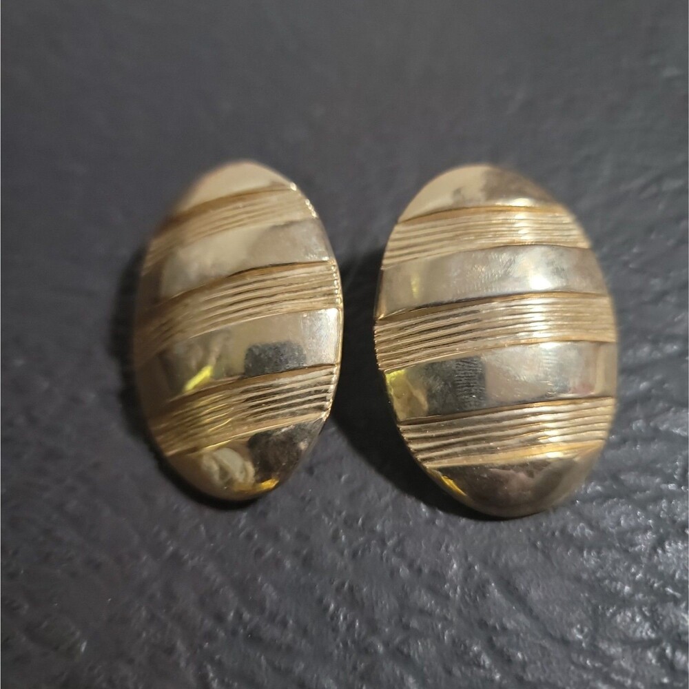 Vintage Earrings Usa Large Goldtone Clip Earrings 80s
